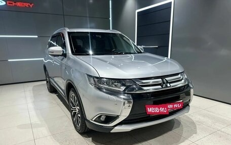 Mitsubishi Outlander III рестайлинг 3, 2018 год, 2 240 000 рублей, 9 фотография