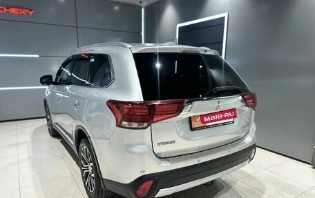 Mitsubishi Outlander III рестайлинг 3, 2018 год, 2 240 000 рублей, 5 фотография