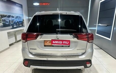 Mitsubishi Outlander III рестайлинг 3, 2018 год, 2 240 000 рублей, 6 фотография