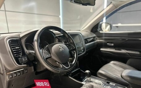 Mitsubishi Outlander III рестайлинг 3, 2018 год, 2 240 000 рублей, 15 фотография