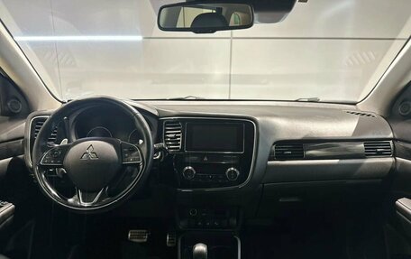 Mitsubishi Outlander III рестайлинг 3, 2018 год, 2 240 000 рублей, 18 фотография
