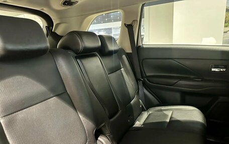 Mitsubishi Outlander III рестайлинг 3, 2018 год, 2 240 000 рублей, 19 фотография