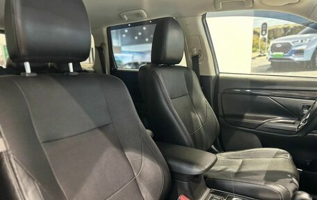 Mitsubishi Outlander III рестайлинг 3, 2018 год, 2 240 000 рублей, 20 фотография
