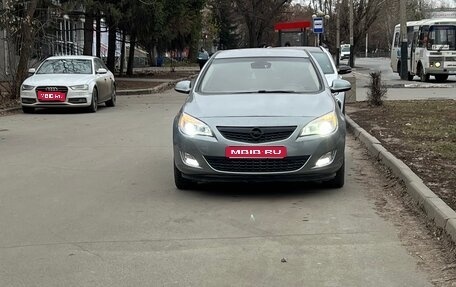 Opel Astra J, 2010 год, 600 000 рублей, 1 фотография