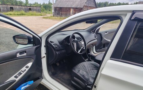 Hyundai Solaris II рестайлинг, 2011 год, 580 000 рублей, 3 фотография