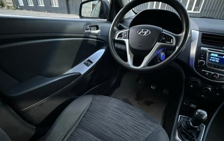 Hyundai Solaris II рестайлинг, 2014 год, 450 000 рублей, 24 фотография