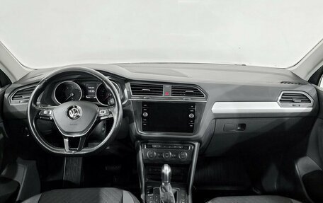Volkswagen Tiguan II, 2018 год, 2 030 000 рублей, 5 фотография