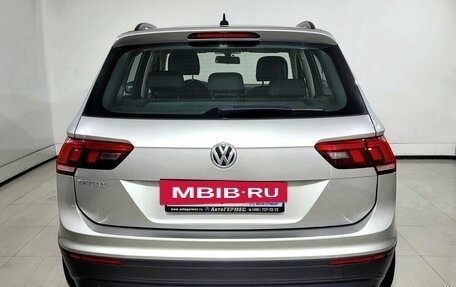 Volkswagen Tiguan II, 2018 год, 2 030 000 рублей, 3 фотография