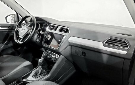Volkswagen Tiguan II, 2018 год, 2 030 000 рублей, 11 фотография