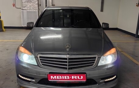 Mercedes-Benz C-Класс, 2011 год, 890 000 рублей, 1 фотография