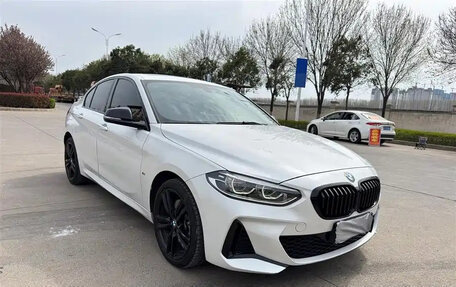 BMW 1 серия, 2023 год, 1 250 000 рублей, 3 фотография