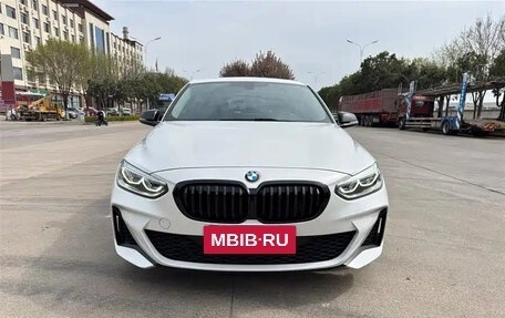 BMW 1 серия, 2023 год, 1 250 000 рублей, 2 фотография