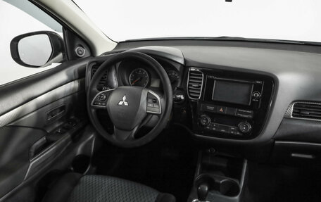 Mitsubishi Outlander III рестайлинг 3, 2013 год, 930 000 рублей, 10 фотография