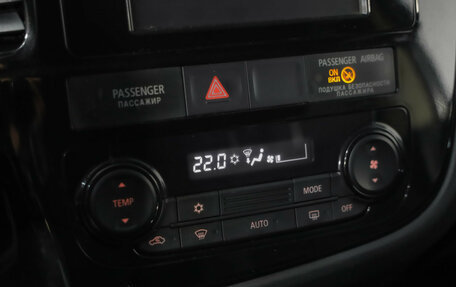 Mitsubishi Outlander III рестайлинг 3, 2013 год, 930 000 рублей, 14 фотография