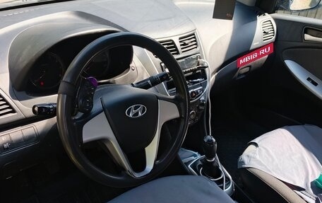 Hyundai Solaris II рестайлинг, 2011 год, 530 000 рублей, 6 фотография