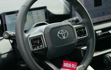 Toyota RAV4, 2026 год, 3 890 000 рублей, 25 фотография