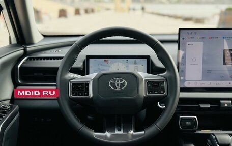 Toyota RAV4, 2026 год, 3 890 000 рублей, 30 фотография