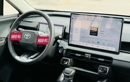 Toyota RAV4, 2026 год, 3 890 000 рублей, 32 фотография