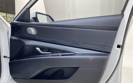 Hyundai Elantra, 2023 год, 1 520 000 рублей, 13 фотография
