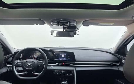 Hyundai Elantra, 2022 год, 1 580 000 рублей, 2 фотография