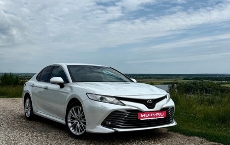 Toyota Camry, 2019 год, 3 000 000 рублей, 2 фотография