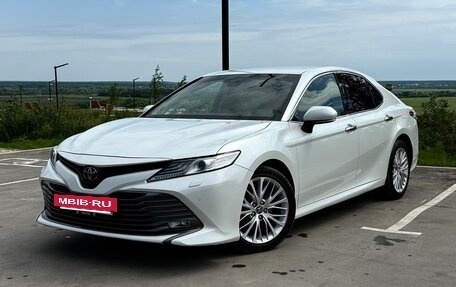 Toyota Camry, 2019 год, 3 000 000 рублей, 3 фотография