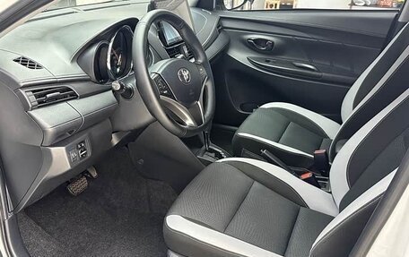 Toyota Yaris XP150 рестайлинг, 2022 год, 1 230 000 рублей, 5 фотография