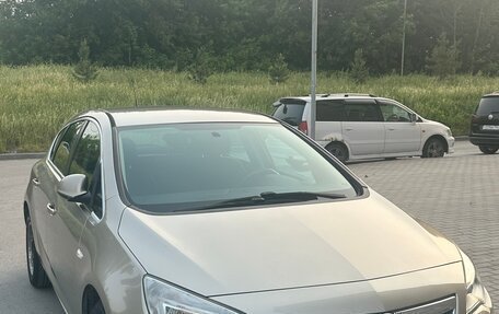 Opel Astra J, 2011 год, 640 000 рублей, 1 фотография