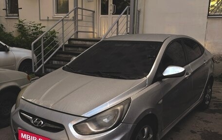 Hyundai Solaris II рестайлинг, 2011 год, 370 000 рублей, 1 фотография
