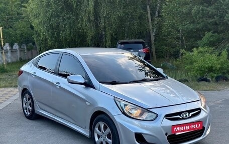 Hyundai Solaris II рестайлинг, 2011 год, 370 000 рублей, 5 фотография