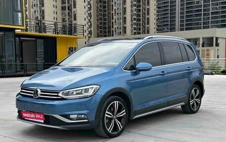 Volkswagen Touran III, 2021 год, 1 649 660 рублей, 1 фотография