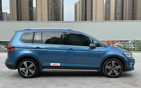 Volkswagen Touran III, 2021 год, 1 649 660 рублей, 8 фотография