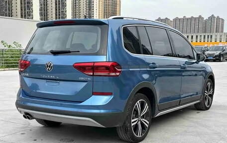 Volkswagen Touran III, 2021 год, 1 649 660 рублей, 6 фотография