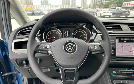 Volkswagen Touran III, 2021 год, 1 649 660 рублей, 13 фотография