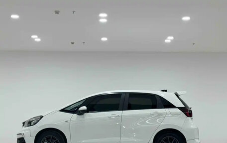 Honda Fit, 2023 год, 1 000 000 рублей, 4 фотография