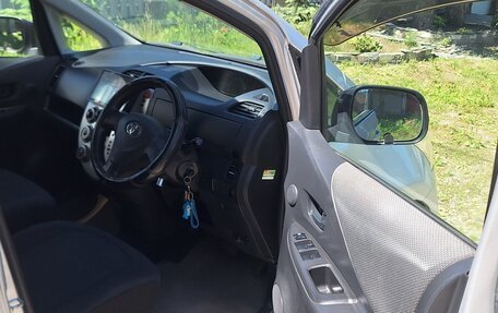 Toyota Ractis I, 2009 год, 750 000 рублей, 5 фотография