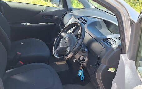 Toyota Ractis I, 2009 год, 750 000 рублей, 10 фотография