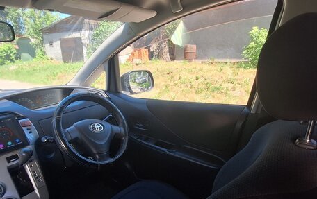 Toyota Ractis I, 2009 год, 750 000 рублей, 13 фотография