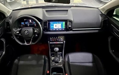 Skoda Karoq I, 2023 год, 2 100 000 рублей, 2 фотография