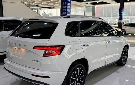 Skoda Karoq I, 2023 год, 2 100 000 рублей, 3 фотография