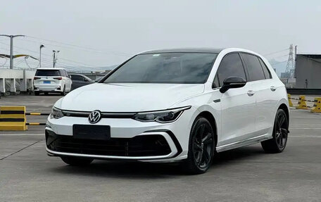 Volkswagen Golf VIII, 2023 год, 1 685 000 рублей, 1 фотография