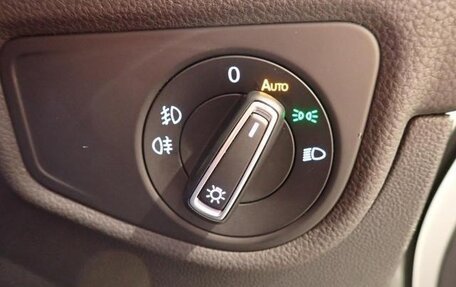Volkswagen Touran III, 2017 год, 1 420 999 рублей, 14 фотография