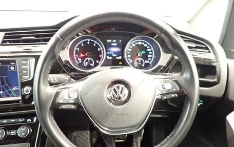 Volkswagen Touran III, 2017 год, 1 420 999 рублей, 9 фотография