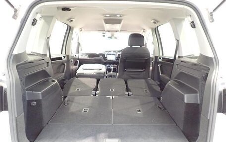 Volkswagen Touran III, 2017 год, 1 420 999 рублей, 28 фотография