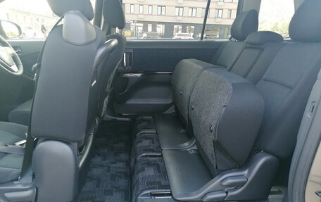 Toyota ISis I, 2014 год, 1 430 000 рублей, 11 фотография