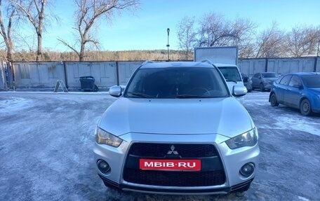 Mitsubishi Outlander III рестайлинг 3, 2010 год, 950 000 рублей, 1 фотография