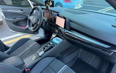 Volkswagen Golf VIII, 2024 год, 2 130 000 рублей, 9 фотография