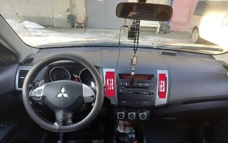 Mitsubishi Outlander III рестайлинг 3, 2010 год, 950 000 рублей, 10 фотография
