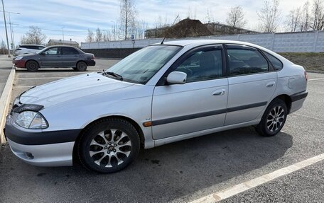 Toyota Avensis III рестайлинг, 2001 год, 350 000 рублей, 1 фотография