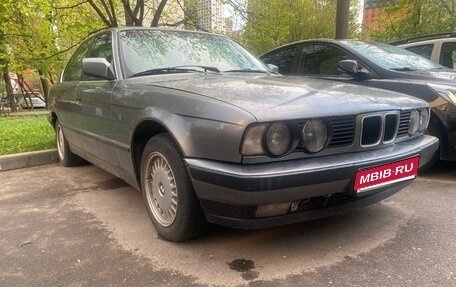 BMW 5 серия, 1989 год, 300 000 рублей, 1 фотография